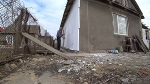 Как выровнять приклеенный пенопласт на фасаде