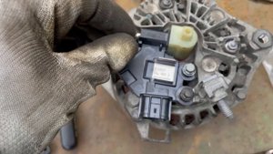 Сколько ходит генератор на Kia Rio / Hyundai Solaris