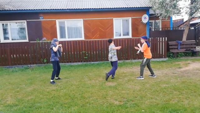 Что делать если на тебя напали двое смотреть онлайн