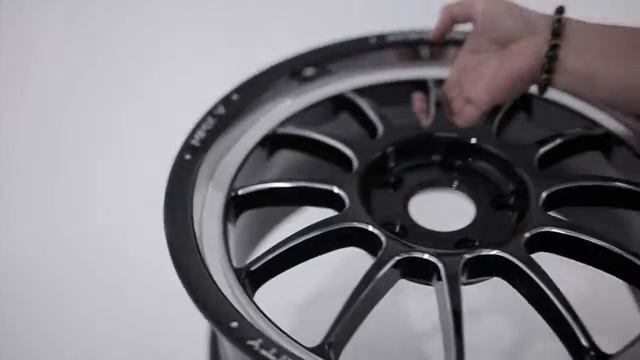 แกะกล่อง GAIA MMXV 17" смотреть онлайн