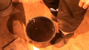 Полив лука на выгонку. Разведение марганцовки. Маленькие хитрости.