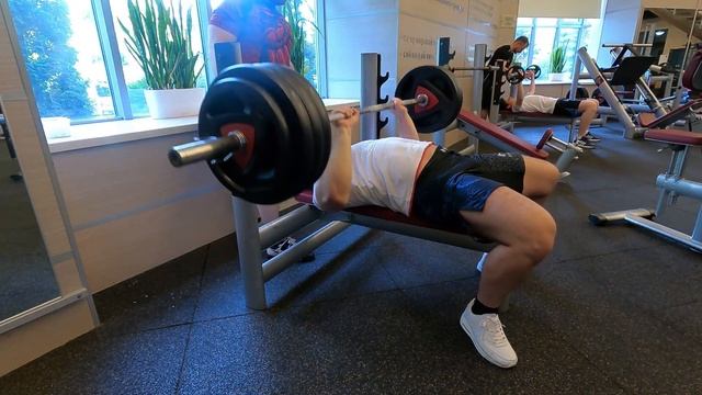 Жим лёжа 200кг на 3 повтора смотреть онлайн