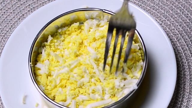 Невероятно НЕЖНЫЙ и ВКУСНЫЙ салат с тунцом и свеклой! Очень доступный и простой! смотреть онлайн