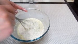 Кабачки в кляре с чесночным соусом, очень вкусное блюдо пальчики оближешь.