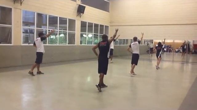 Leandro, Rennê, Renan, Barbara e Diego - Balanceamento e circundução - 14202B смотреть онлайн