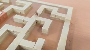 Сможет ли таракан выбраться из лабиринта? Will the cockroach be able to get out of the maze?