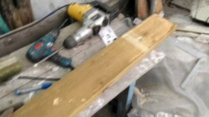 @0233 Установил старую восстановленную дверь 70 см в проём шире 80 см.....