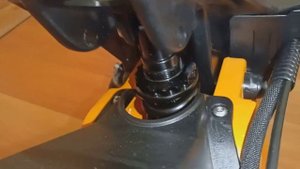 Электросамокат HALTEN CROSS V.3.  крупным планом