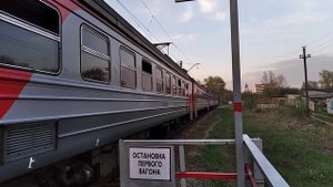 Электричка ЭД9Э номер 0009 Н.Новгород-Заволжье прибывает на станцию "Лесной городок".