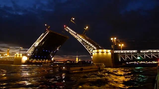 Ночная прогулка по разведенным мостам Санкт-Петербурга смотреть онлайн