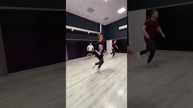 Shuffle dance Cutting Shapes Шаффл танец #shuffledance #shuffle #cuttingshapes #шаффл #танцы смотреть онлайн