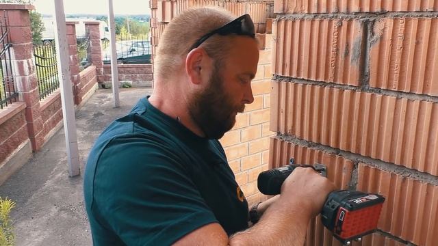 Крепёж в керамические блоки CeglaR, испытываем блок керамический на прочность.
