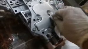 ниссан тиида вырезаем катализатор меняем масло акпп