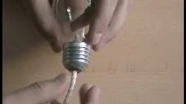 Как сделать оригинальную свечку из лампочки