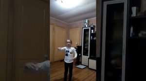 Юля танцует оранжевое лето