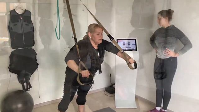 Персональная EMS тренировка Марины! смотреть онлайн