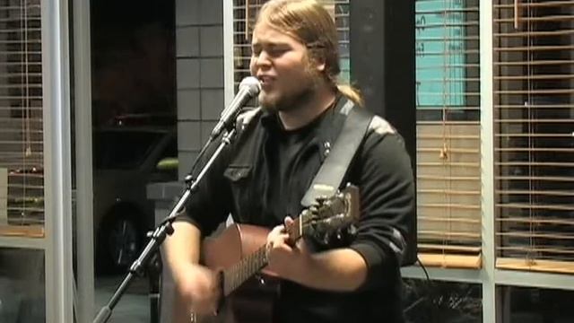 Randy sining a cover song from Radio Head at Java Worx open mic смотреть онлайн