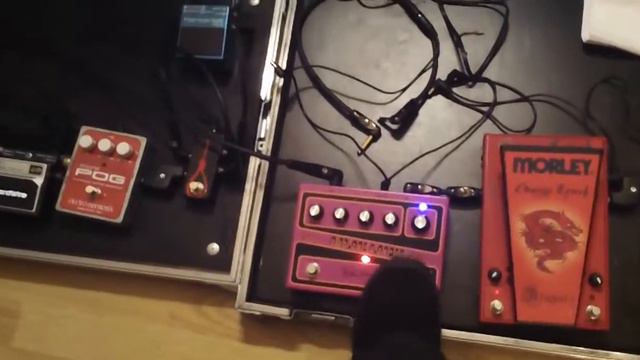 Miles Meakin testing the Ibanez AF2 'Paul Gilbert' Airplane Flanger pedal. (CRAZY HORSE) смотреть онлайн