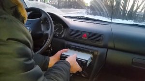как снять магнитолу