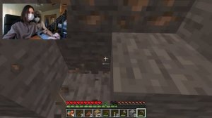 Учу ДЕВУШКУ ИГРАТЬ в Minecraft