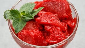 МОРОЖЕНОЕ из клубники за 5 минут Клубничный Сорбет | ЭТО ПРОСТО