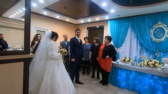 Прощание с девичьей фамилией невесты. Свадьба смотреть онлайн