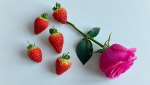 Взяла розу и клубнику, сделала ШИКАРНЫЙ подарок. DIY. Пошаговый мастер-класс по клубнике в шоколаде.
