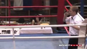 Боксер ударил рефери Boxer hit referee