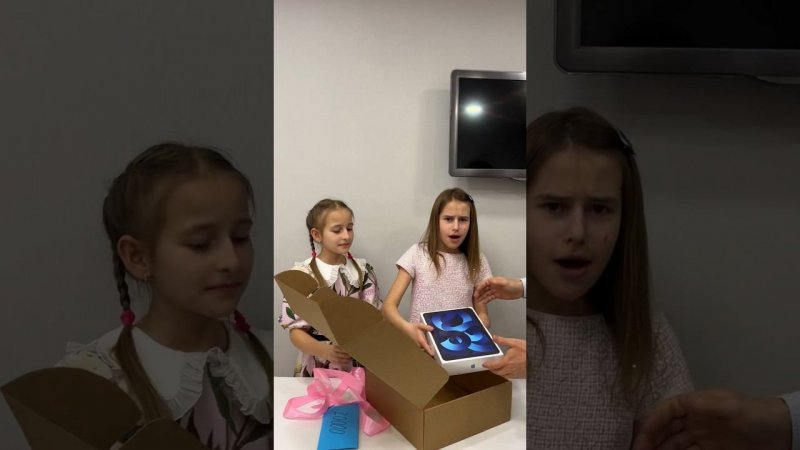 Деньги или подарок? Что-то пошло не так #shorts