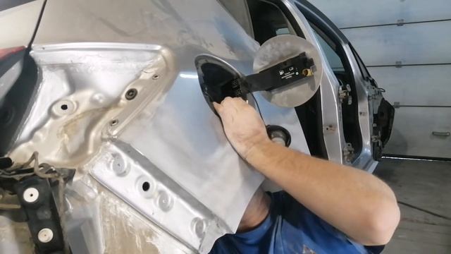 Снятие лючка бензобака в сборе с Опеля Астра J смотреть онлайн