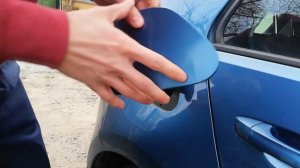 Снятие крышки бензобака. Гольф 7.