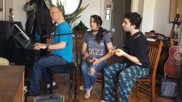 "Help" (The Beatles cover) смотреть онлайн