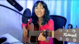 Холодно на морозе песни петь, на гитаре.