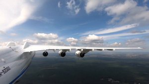 Красота! Уникальный полет АН-225 Мрия над полями и лесами и заход на посадку. Прогулка и  "Мрия"