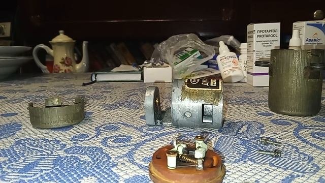 Интересный коллекторный электродвигатель! С центробежным регулятором скорости.