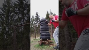 Техника бокса , комбинация левый в печень и левый боковой в голову.