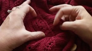 Как я вяжу V-образный вырез горловины снизу вверх.