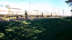 Электровоз ВЛ80С-2640 с цистернами для перевозки расплавленной серы заходит на станцию