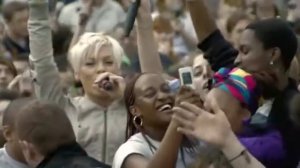 Beatles - Hey Jude  in   Trafalgar Square  Londres