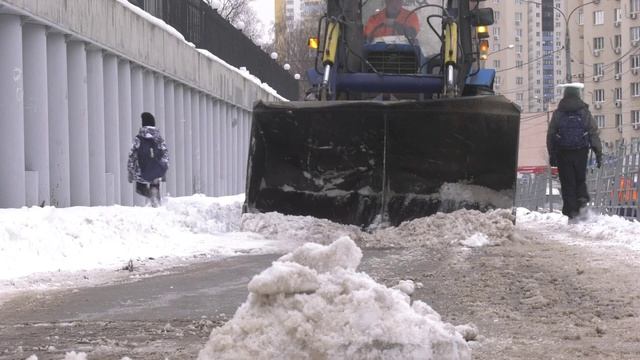 Профильные службы благоустройства Самары продолжают следить за состоянием дорог смотреть онлайн