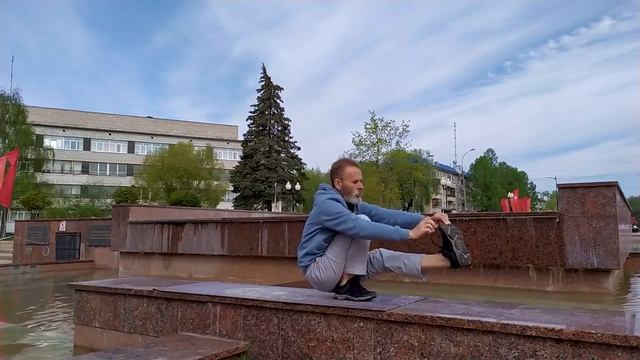 Гибкость, баланс, сила, координация, массаж - все в одном упражнении.