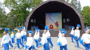 Коллектив "Акварель" танец "Васильковая страна"! День победы! Наша доченька  Анечка ???