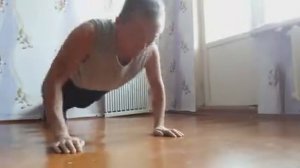 Иду на личный рекорд в отжимании после 60 лет.