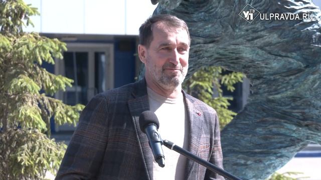 Потереть и победить. В Ульяновске установили памятник русскому хоккею смотреть онлайн