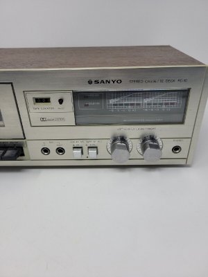Винтажная стереокассетная дека Sanyo RD10 серебристого цвета-произведена в Тайване-1978-год