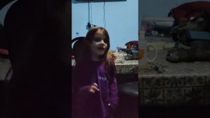 beby amiga cantando no se habla de Bruno