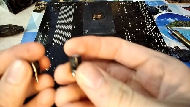 Wymieniam kondersatory na płycie głównej ASUS M2N смотреть онлайн