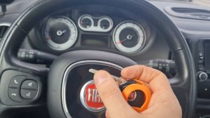 Ключ Fiat 500L сделать дубликат выкидного чип ключа зажигания. Фиат 500 изготовление автоключа