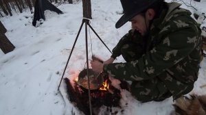 ВЫЖИВАНИЕ 24 ЧАСА! В ЗЕМЛЯНКЕ МЕСЯЦ СПУСТЯ! ОХОТА НА ДИКИХ КРОЛИКОВ! ГОТОВЛЮ ШУЛЮМ ИЗ КРОЛИКА!