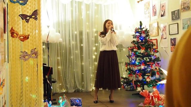 "Слишком влюблена" - Елизавета Селезнева / Студия эстрадного вокала "Соло" смотреть онлайн